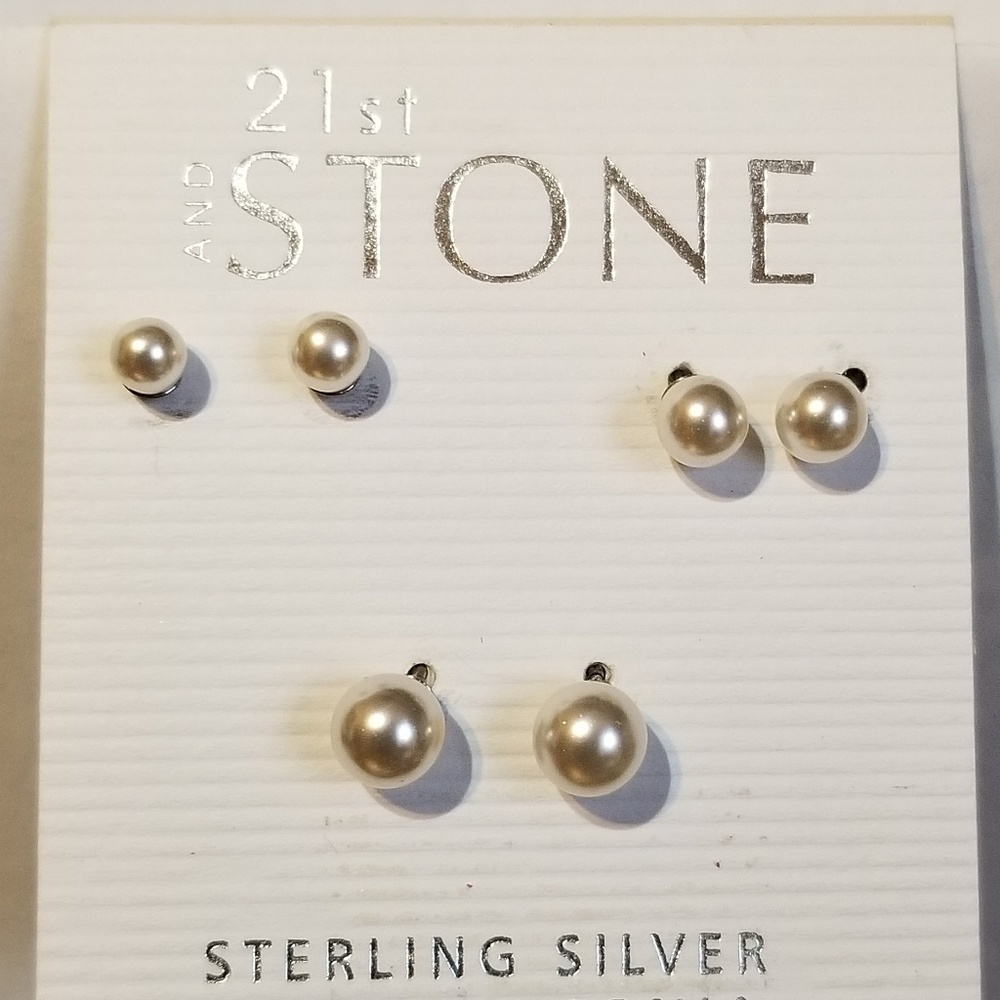 3 pairs Pearl earrings